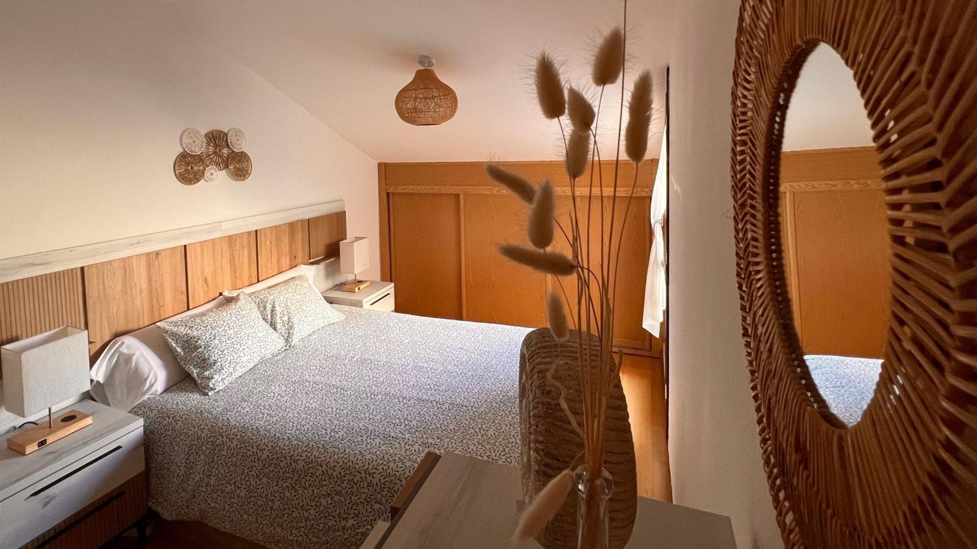 Atico Con Terrazas, Garaje Y Ascensor En El Casco Antiguo Apartment อูเอสกา ภายนอก รูปภาพ